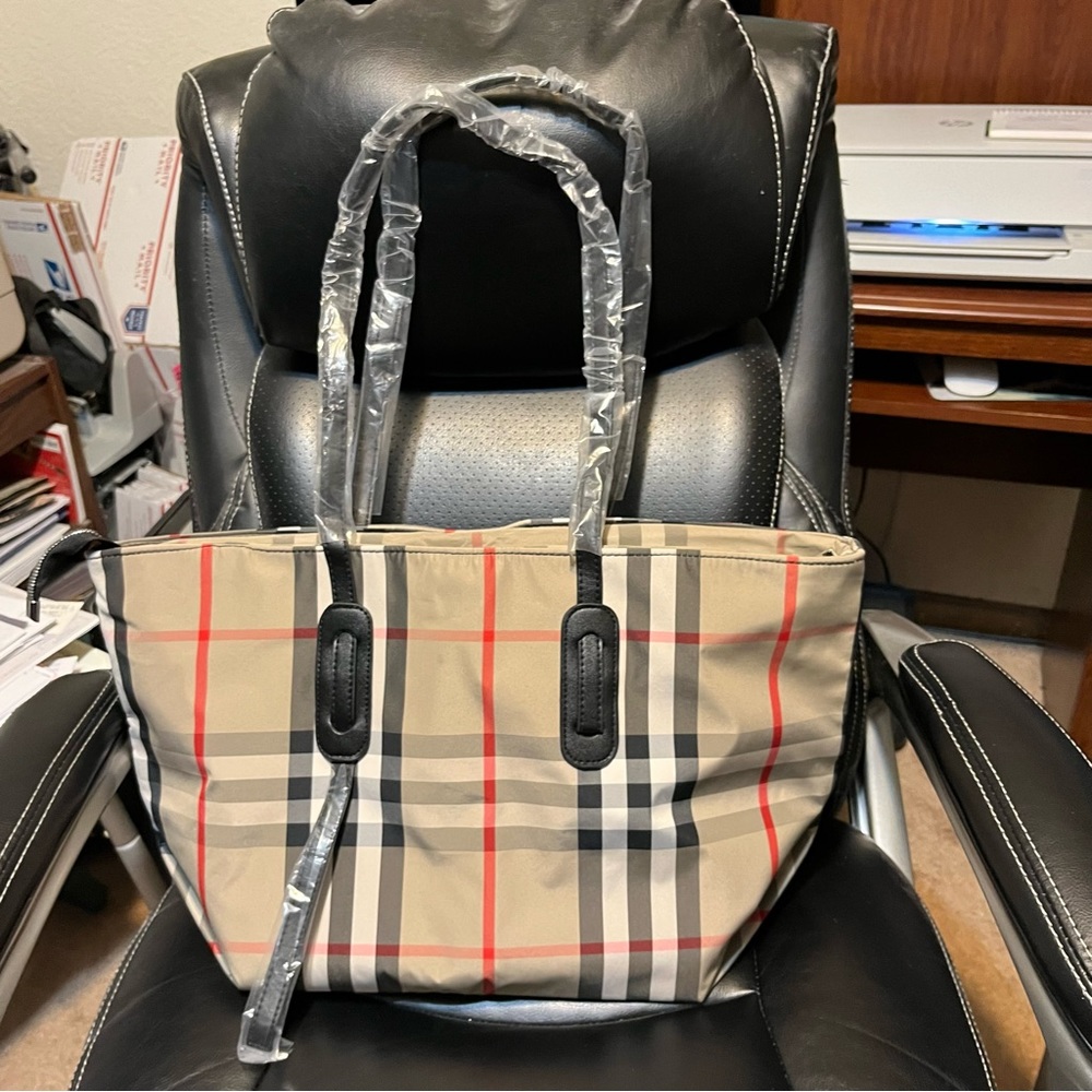 Zhen Meishi NWOT large nylon tote